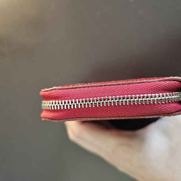 Louis Vuitton Red EPI Zippy coin card - Picture 7 of 11